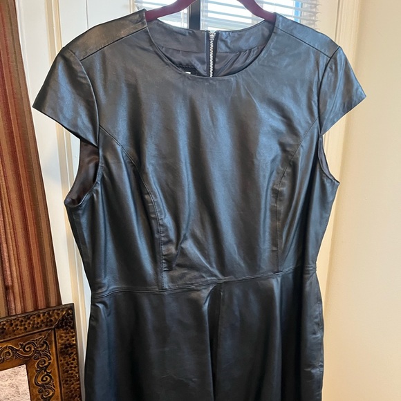 NEIMAN MARCUS NWOT AUTHENTIC GENUINE BLK LEATHER CAP SLEEVES SOFT DRESS - Picture 4 of 16